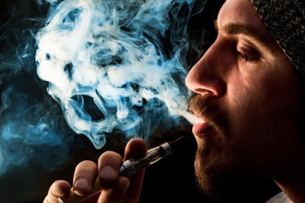 People who both smoke and vape have lower odds of quitting nicotine People who both smoke and vape have lower odds of quitting nicotine