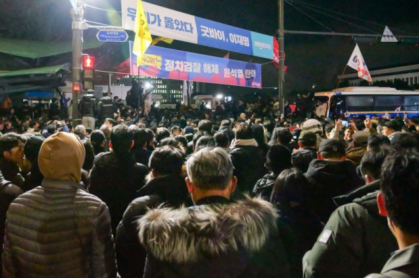 Political unrest undermines South Korea's currency, stock market