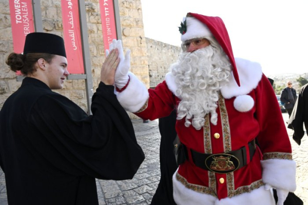 Santa delivers 'message of hope' in war-weary Jerusalem