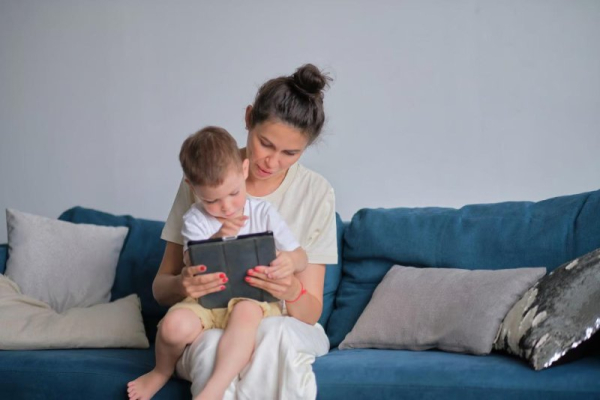 Too much screen time can harm sleep, behavior in preschoolers Too much screen time can harm sleep, behavior in preschoolers