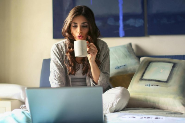 Drinking coffee in the morning cuts risk of premature death, study indicates Drinking coffee in the morning cuts risk of premature death, study indicates