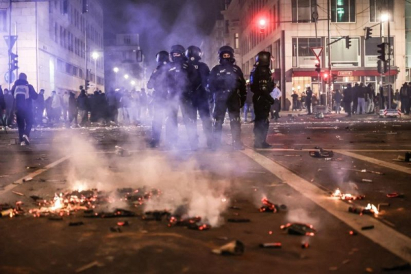 Fireworks kill 5, hundreds arrested during New Year's celebrations in Germany