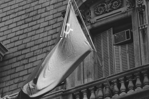 MI5: Queen Elizabeth II was not told of spy on royal staff for years