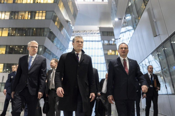 Returning Ukraine to pre-2014 borders 'unrealistic,' says U.S. Defense secretary