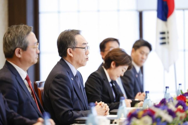 China, Japan, South Korea agree to 'future-oriented' talks China, Japan, South Korea agree to 'future-oriented' talks