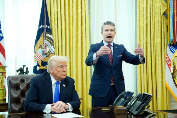 Journalist accidentally put in DOD group text chat on Houthi bombings in Yemen