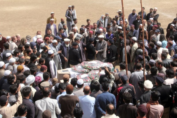 Pakistan prime minister meets with 300 freed train hostages and rescue troops Pakistan prime minister meets with 300 freed train hostages and rescue troops