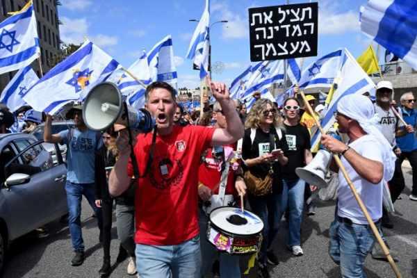 Thousands of Israelis protest against Prime Minister Benjamin Netanyahu Thousands of Israelis protest against Prime Minister Benjamin Netanyahu