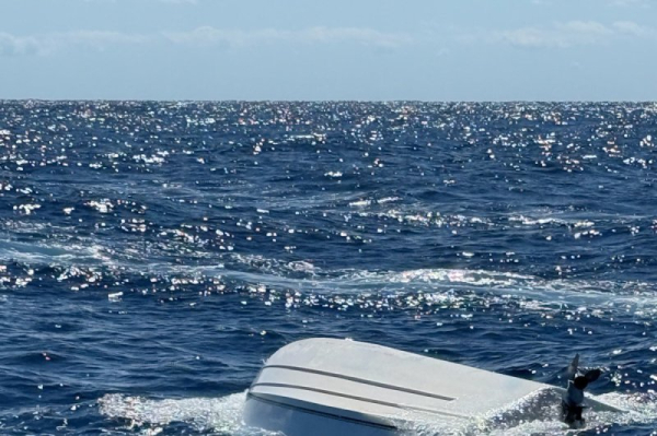 5 missing, 1 dead after boat carrying 10 capsized off Florida coast