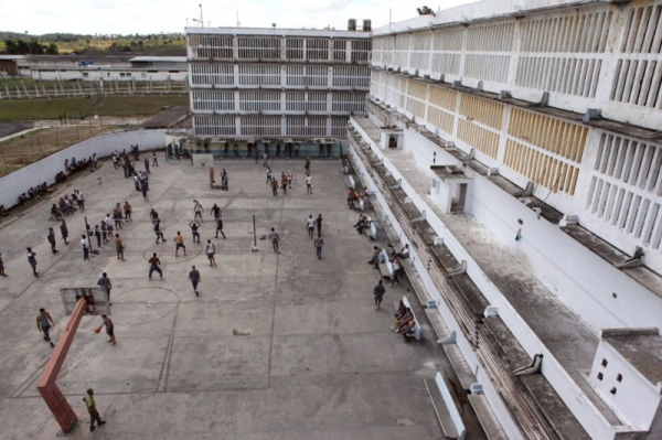 Cuba releases intelligence officer accused of spying 27 years after sentence Cuba releases intelligence officer accused of spying 27 years after sentence