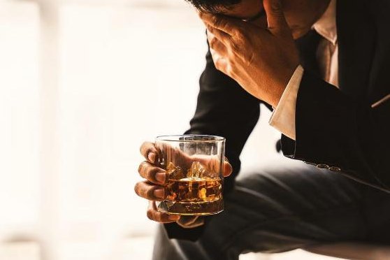 Heavy drinking tied to brain damage, increased risk of dementia, study reports Heavy drinking tied to brain damage, increased risk of dementia, study reports