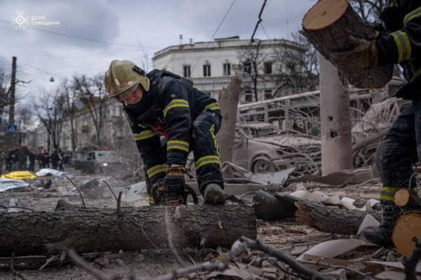 Ukraine, Russia trade accusations of violating Easter cease-fire