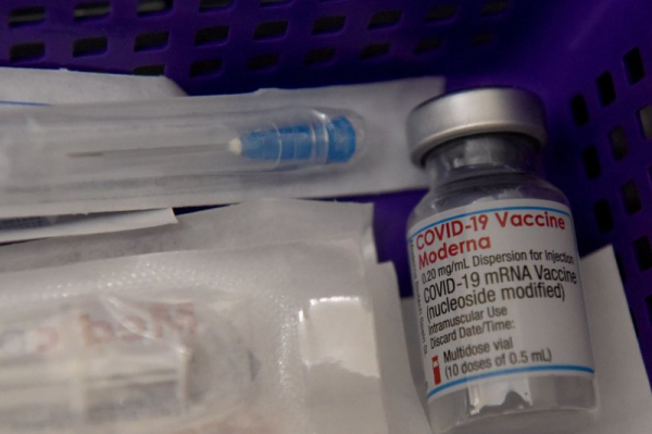 FDA OKs new COVID-19 vaccine for 65 and older, others with conditions