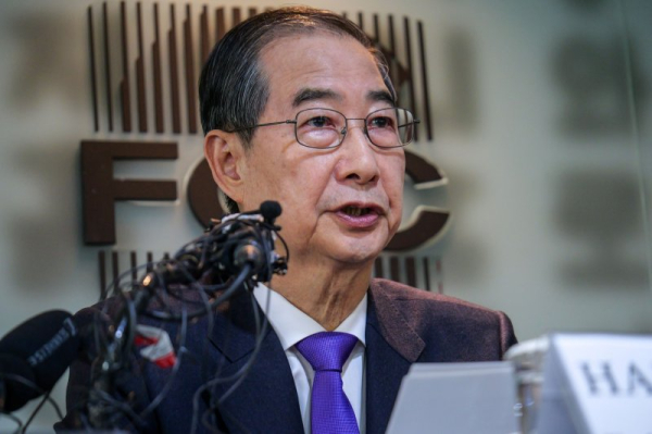 Former South Korean PM Han Duck-soo seeks presidency on pledge of constitutional reform