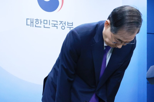Former South Korean Prime Minister Han Duck-soo announces presidential bid