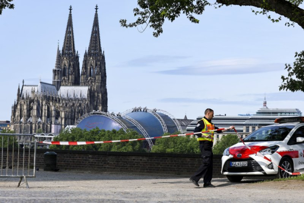 3 unexploded WWII bombs in Cologne force evacuation of 20,500 people