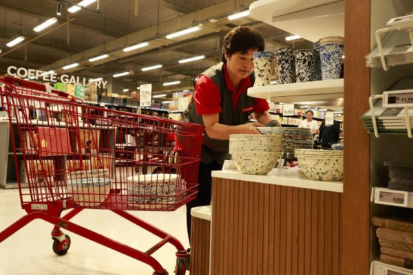 Analysis: Business model of Asia's top private equity fund questioned