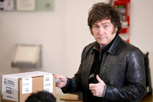 Argentina shows signs of economic recovery as social tensions persist