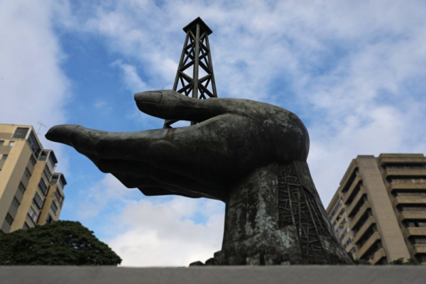 Blackout at Card&oacute;n refinery highlights Venezuela's oil industry crisis