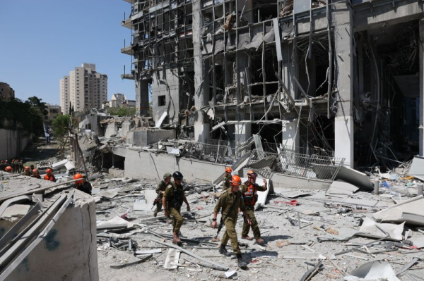 Israel and Iran trade attacks as war intensifies