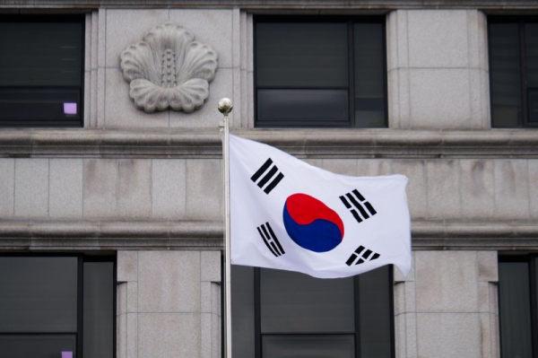 Korea's benchmark stock index soars to 45-month high