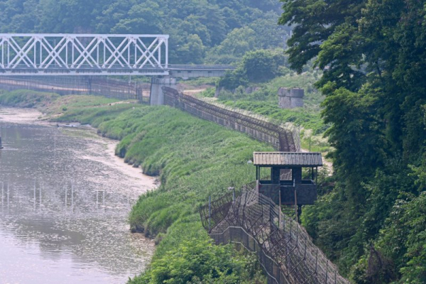 North Korea appears to stop loudspeaker broadcasts toward the South