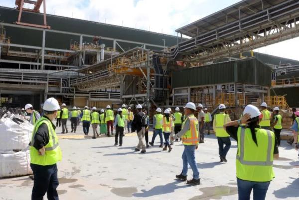 Strikes, roadblocks bring Panama to near standstill Strikes, roadblocks bring Panama to near standstill