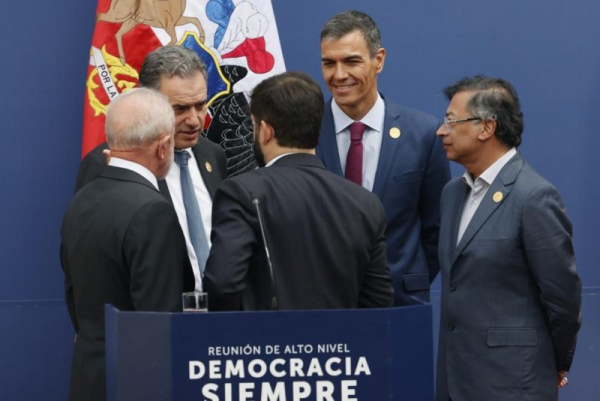 Leaders call for unity to counter global far right