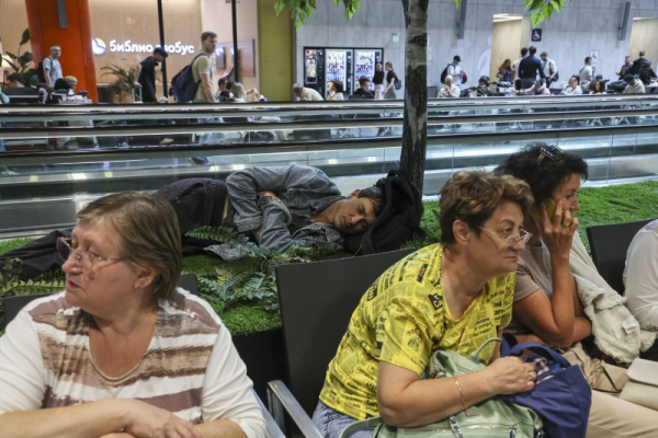 Russia faces intense barrage of drones, shutting down Moscow airports Russia faces intense barrage of drones, shutting down Moscow airports