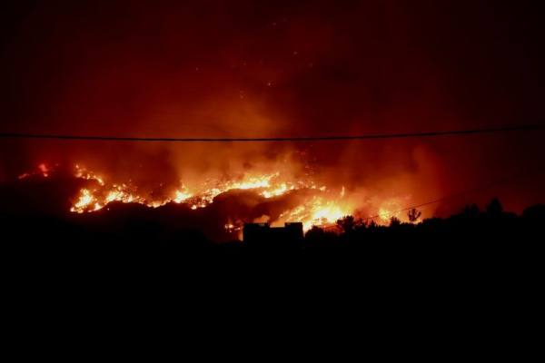 Wildfire on Crete forces evacuation of 1,500 tourists, locals