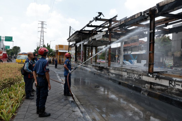 Indonesia to cut lawmakers' wages amid protests Indonesia to cut lawmakers' wages amid protests