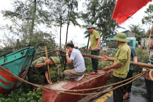 Typhoon Kajiki lands in northern Vietnam, brings rains, high winds