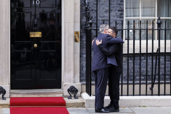 Zelensky meets Starmer in Britain ahead of U.S.-Russia summit