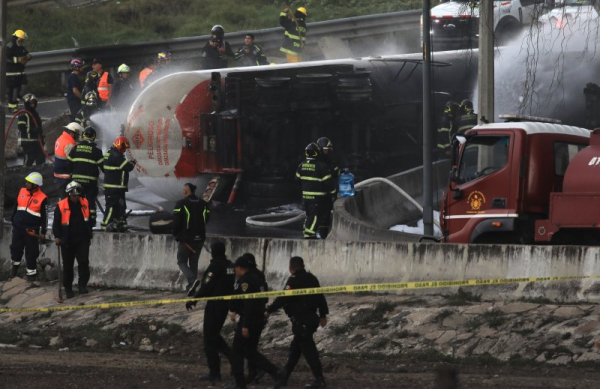 3 dead, 90 injured in Mexico City tanker explosion