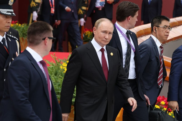 Putin: Foreign troops in Ukraine would be seen as 'legitimate targets' Putin: Foreign troops in Ukraine would be seen as 'legitimate targets'