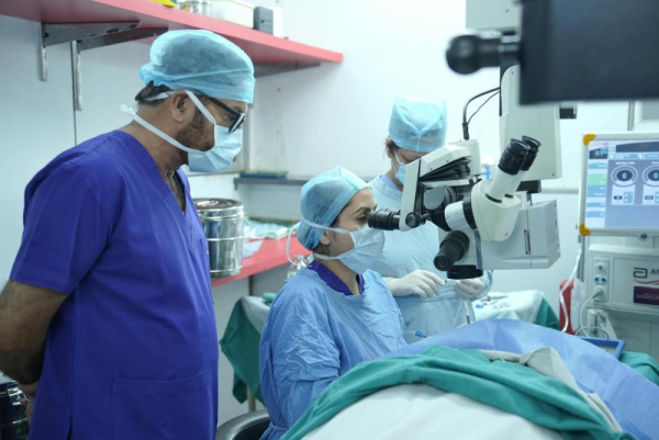 Same-day cataract surgery on both eyes called safe, effective