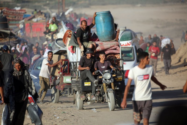 Thousands flee Gaza City as Israeli forces advance Thousands flee Gaza City as Israeli forces advance