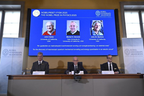 3 scientists win Nobel Prize in physics for work in quantum mechanics