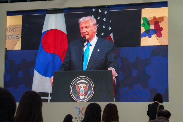 Trump arrives in South Korea, says Kim Jong Un meeting won't happen