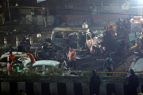 8 dead, many injured in car explosion near India's historic Red Fort