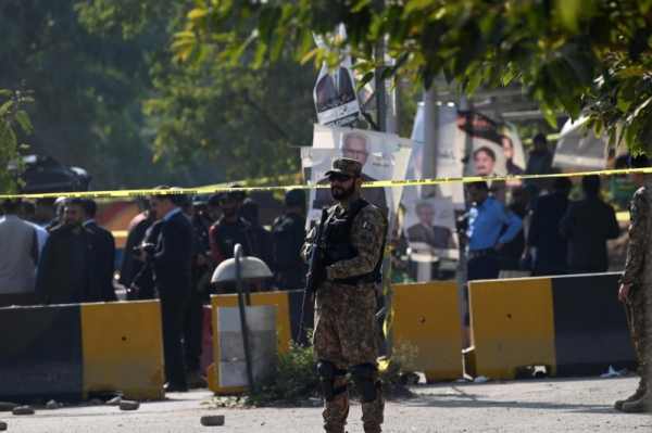 Car bomb outside Islamabad courthouse kills 12