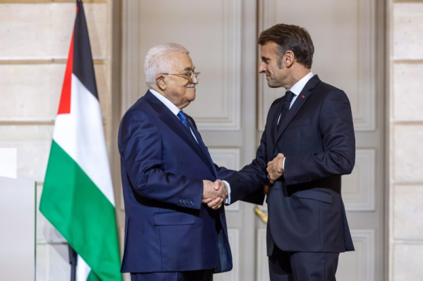 Macron, Abbas announce panel to draft new Palestinian constitution