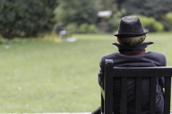 Poor, minorities have more risk factors for Alzheimer's, study shows Poor, minorities have more risk factors for Alzheimer's, study shows