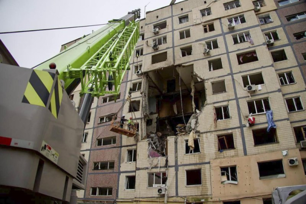 Russian strikes kill Ukrainian residents, damage energy infrastructure