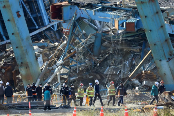 Search for missing resumes after 2 towers blown up at Ulsan power plant Search for missing resumes after 2 towers blown up at Ulsan power plant