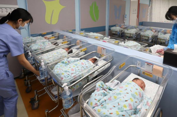 South Korean childbirths rise for 15th straight month