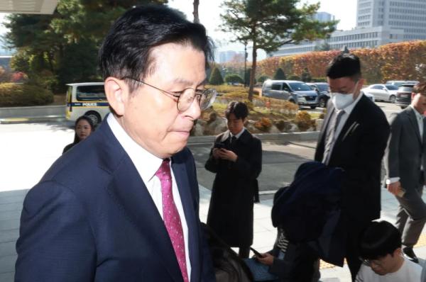 Special Counsel detains ex-PM Hwang over alleged insurrection incitement