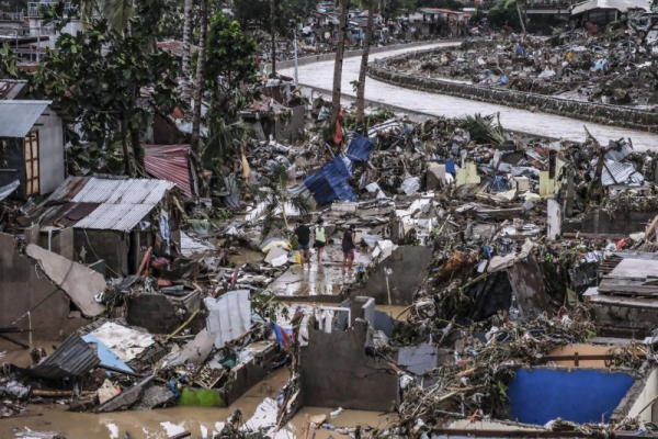 Super typhoon slams Philippines, batters coastline, mass evacuations Super typhoon slams Philippines, batters coastline, mass evacuations