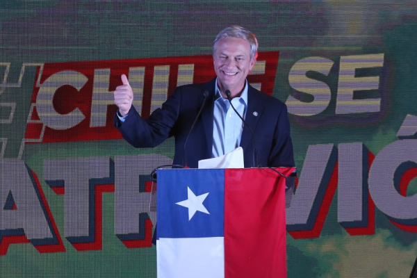 Far right candidate leads in Chilean presidential election polls