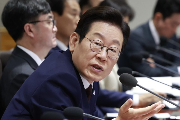 Lee assigns Unification Ministry NK role, urges economic diplomacy